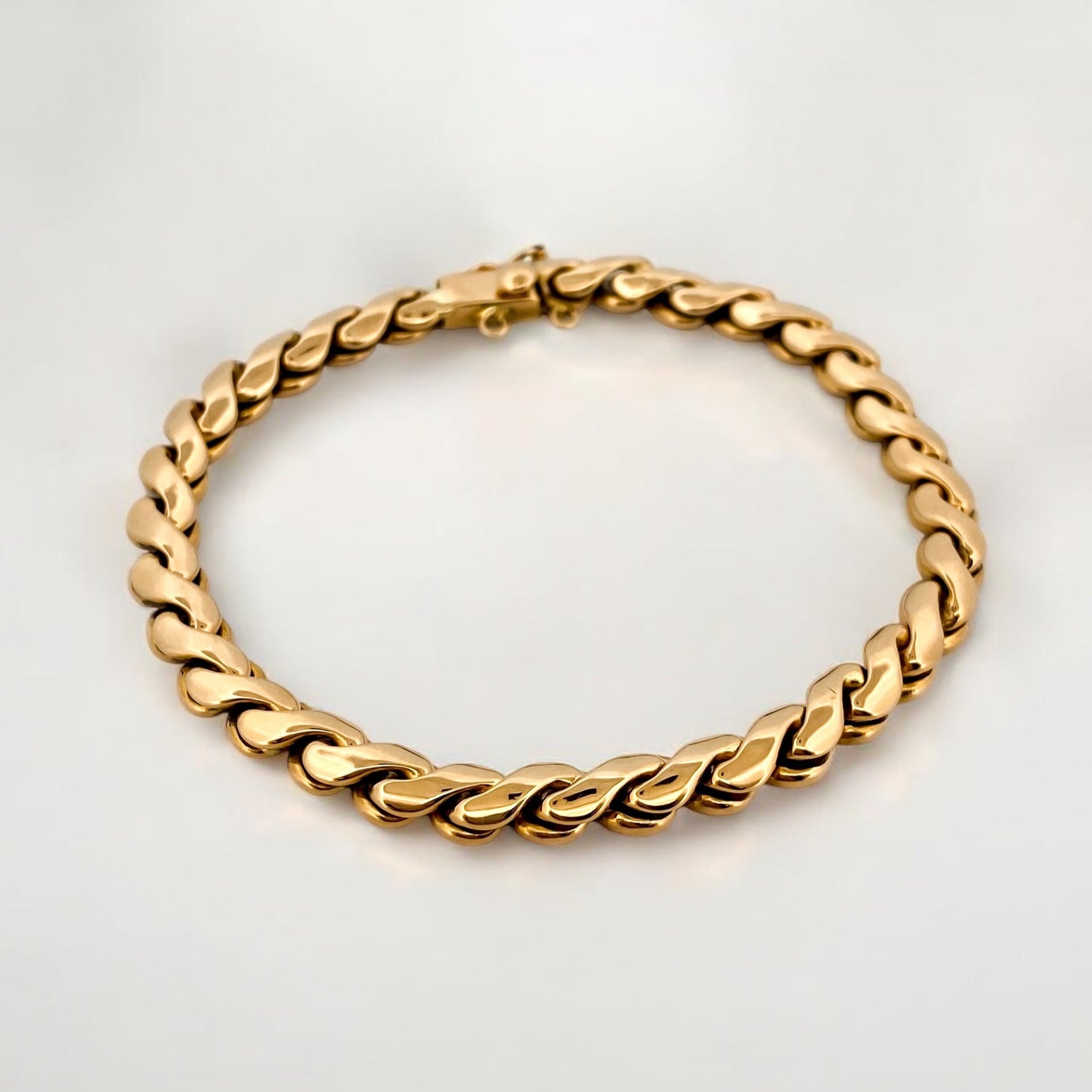 Comprar pulsera Pulsera semirrígida realizada en oro amarillo de 18kt. Esta pulsera dispone de cierre tipo mosquetón. Joyas segunda mano en Barcelona. Ian'Or.