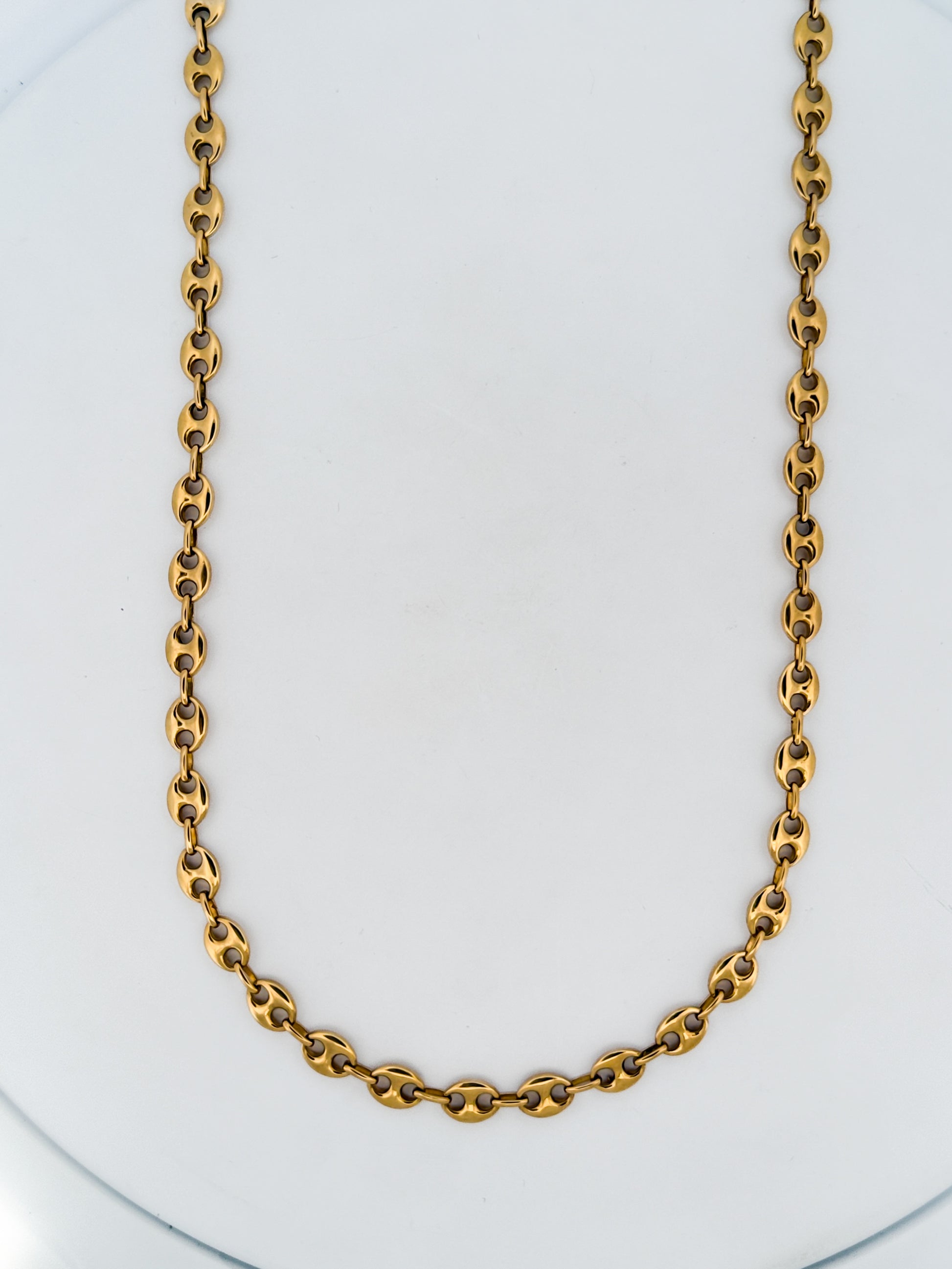 Collar de oro amarillo de 18kt de cadena de calabrote. La cadena mide 50cm de largo y tiene un grosor de 5mm. Dispone de un cierre tipo mosquetón. Ian'Or.

