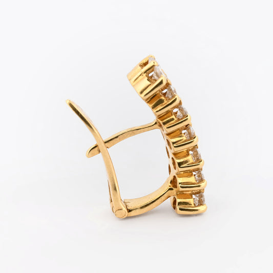 Comprar pendientes de oro amarillo de 18kt con 14 diamante en cada pendiente. Estos pendientes disponen de cierre omega.Joyas de segunda mano. Joyas restauradas. Envío gratis.