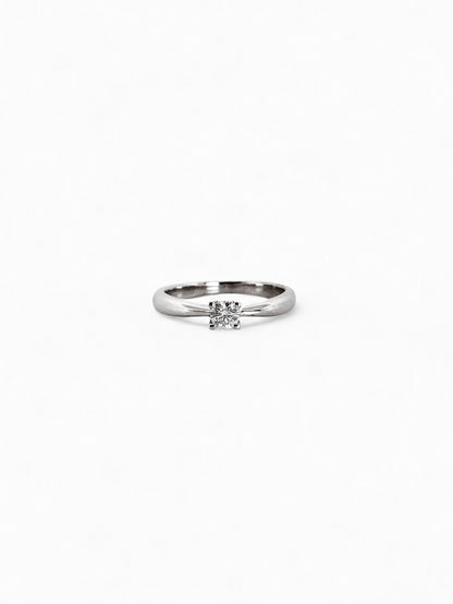 Solitario realizado en oro blanco con engaste de brillante en 4 grapas. Solitarios de oro blanco baratos, joyas de compromiso baratas