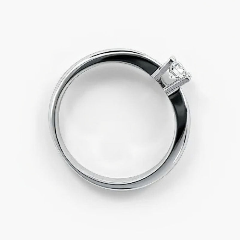 Solitario realizado en oro blanco con engaste de brillante en 4 grapas. Solitarios de oro blanco baratos, joyas de compromiso baratas