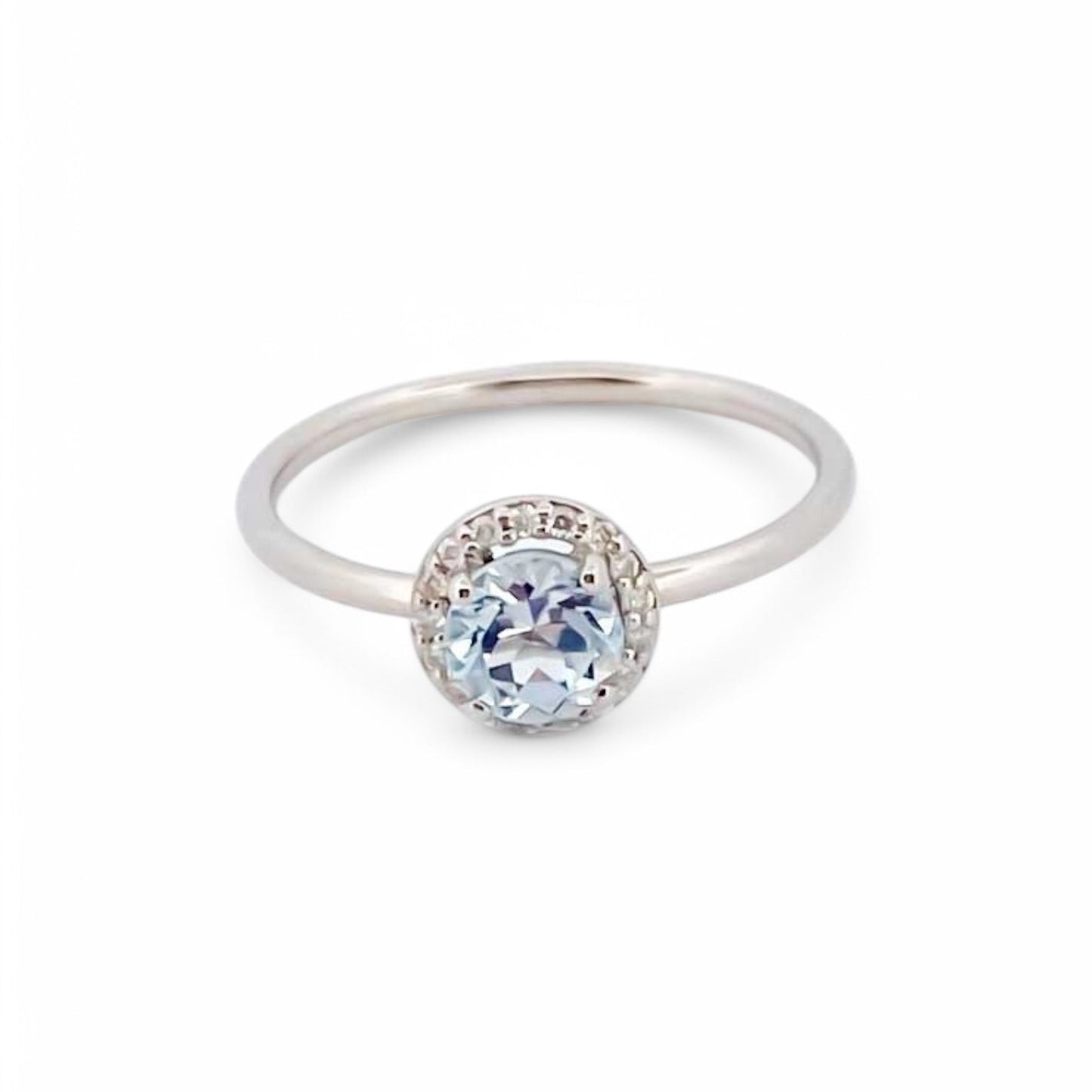 Comprar anillo en oro blanco de 18kt de la firma Tous con un Topacio central y rosetón de diamantes talla brillante alrededor. Joyas Tous baratas. Joyas restauradas.