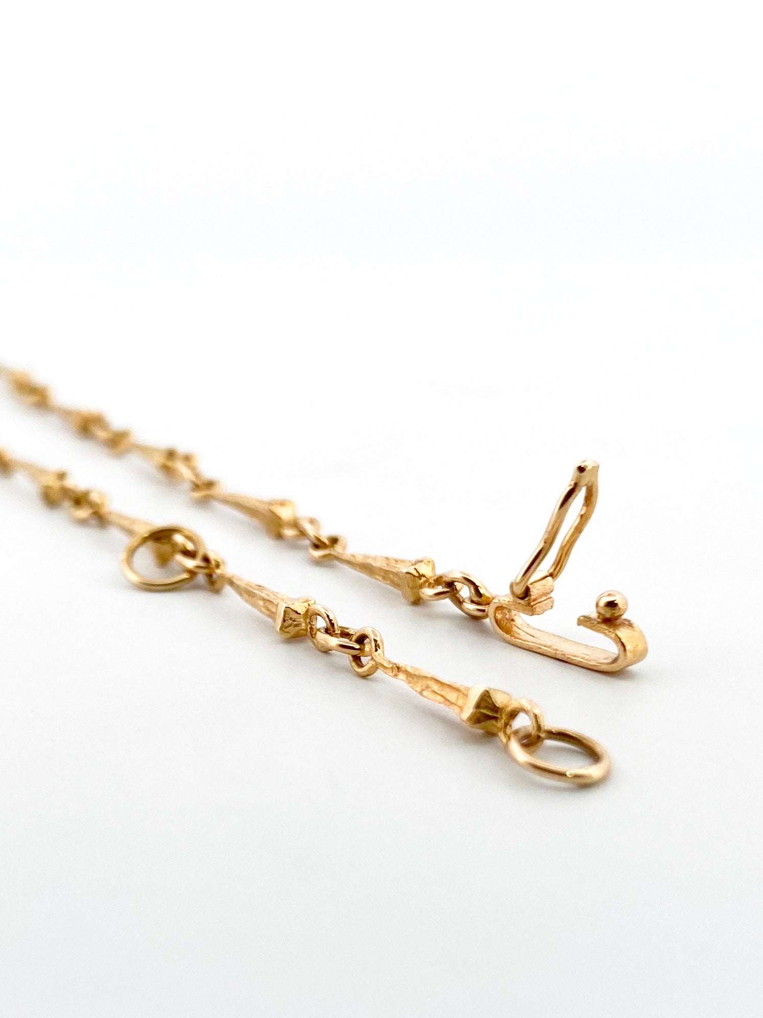 Comprar collar cadena Cristo de Dalí realizada en oro amarillo de 18kt y cierre desplegable. Regalo ideal para persona católica. Joyería Ian'Or.