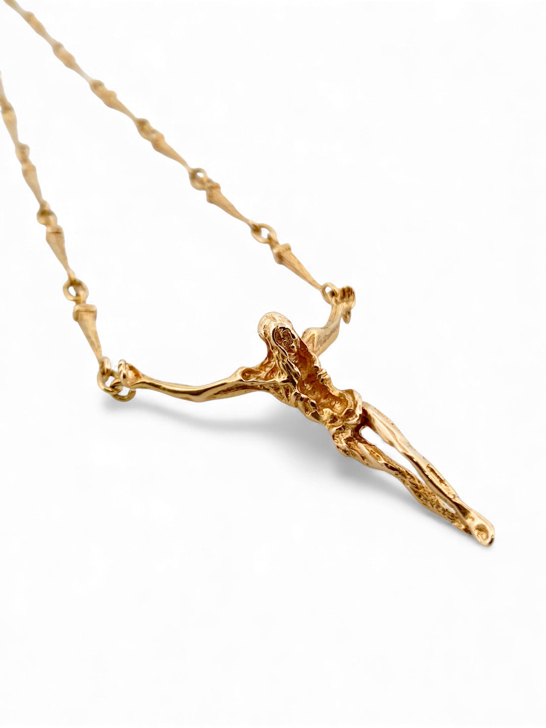 Comprar collar cadena Cristo de Dalí realizada en oro amarillo de 18kt y cierre desplegable. Regalo ideal para persona católica. Joyería Ian'Or.