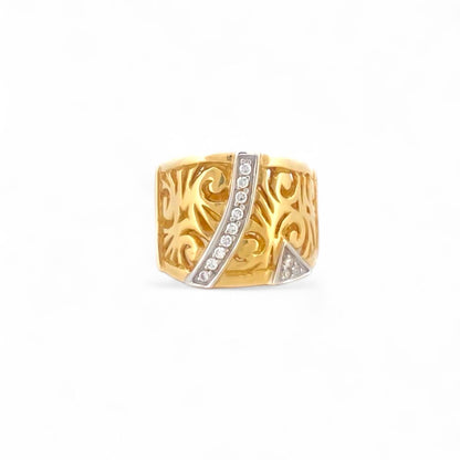 Sortija de oro blanco y amarillo de 18kt de estilo calado con carril de diamantes talla brillante. Joyas baratas en Barcelona. Joyas restauradas. Envío gratis.