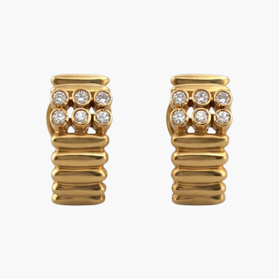 Comprar pendientes de oro amarillo de 18kt con 6 diamantes en cada pendiente. Estos preciosos pendientes disponen de cierre tipo omega. Joyas restauradas. Envío gratis a toda la península. Joyería Ian'Or.
