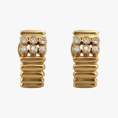 Comprar pendientes de oro amarillo de 18kt con 6 diamantes en cada pendiente. Estos preciosos pendientes disponen de cierre tipo omega. Envio gratis