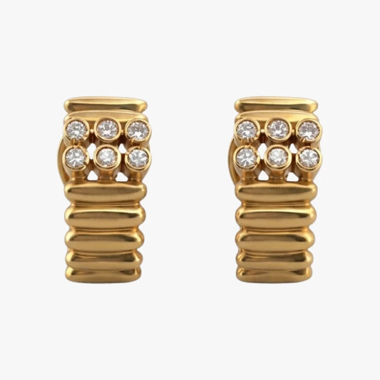 Comprar pendientes de oro amarillo de 18kt con 6 diamantes en cada pendiente. Estos preciosos pendientes disponen de cierre tipo omega. Envio gratis