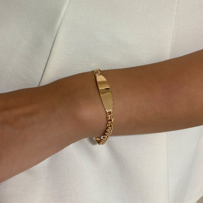 Pulsera no me olvides de oro amarillo de 18kt y placa para grabar. Esta pulsera dispone de cierre de cajón y brazo de seguridad. Joyería Ian'Or. Envío gratis.