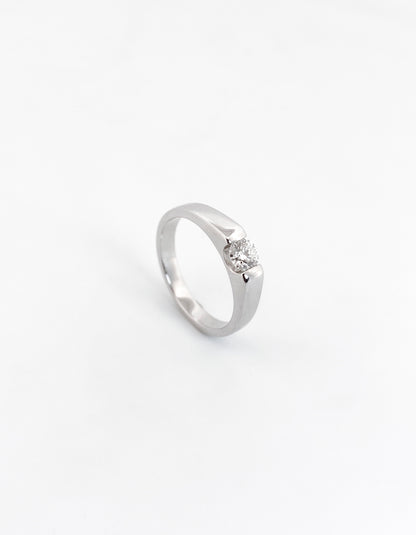 Comprar Solitario oro blanco con brillante. Joyas de compromiso baratas Barcelona. Envío gratis. Joyería Ian'Or Barcelona.