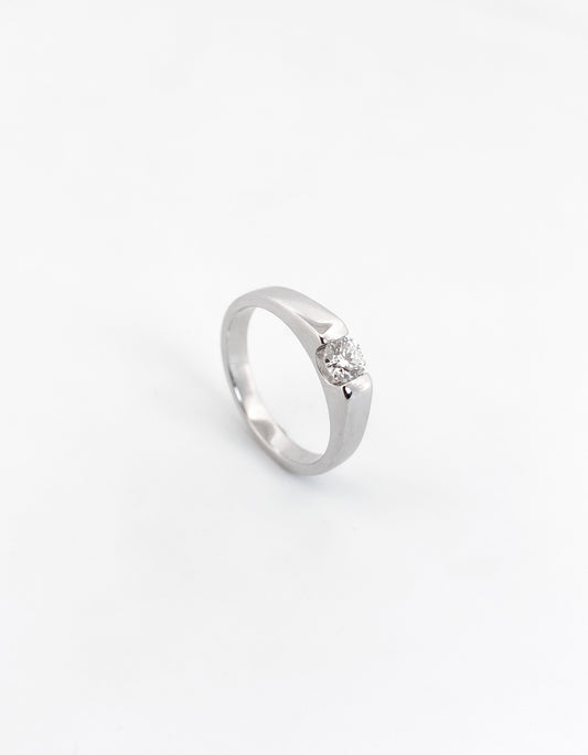 Comprar Solitario oro blanco con brillante. Joyas de compromiso baratas Barcelona. Envío gratis. Joyería Ian'Or Barcelona.