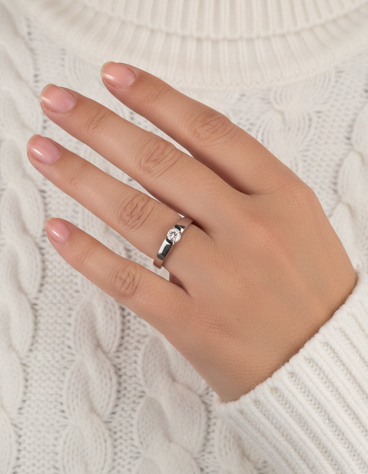 Comprar Solitario oro blanco con brillante. Joyas de compromiso baratas Barcelona. Envío gratis. Joyería Ian'Or Barcelona.