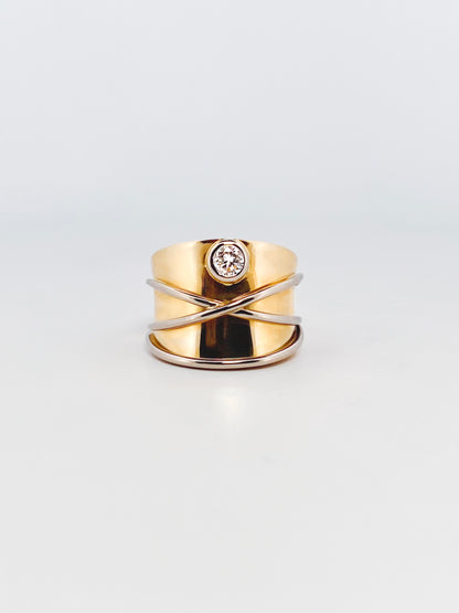Comprar anillo ancho realizado en oro amarillo de 18kt diamante.