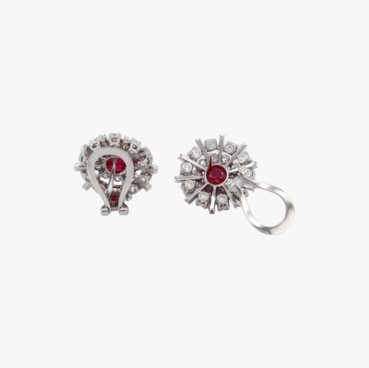 Comprar pendientes realizados en oro blanco de 18kt con diamantes talla brillante y rubí central. Cierre tipo Omega. Joyería Ian'Or. Envío GRATIS.
