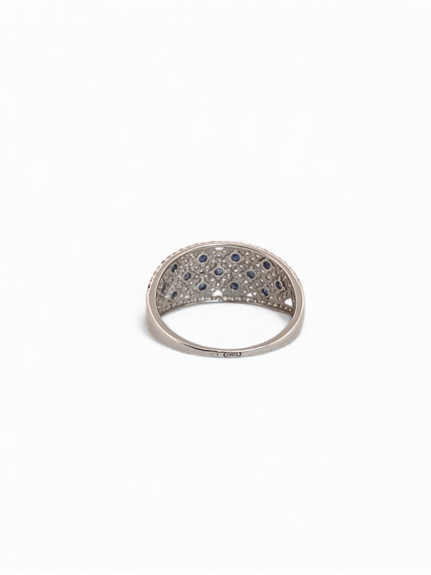 Anillo realizado en oro blanco de 18kt con pavé de diamantes. Joyas de segunda mano en Barcelona. Joyería Ian'Or. Envío gratis.