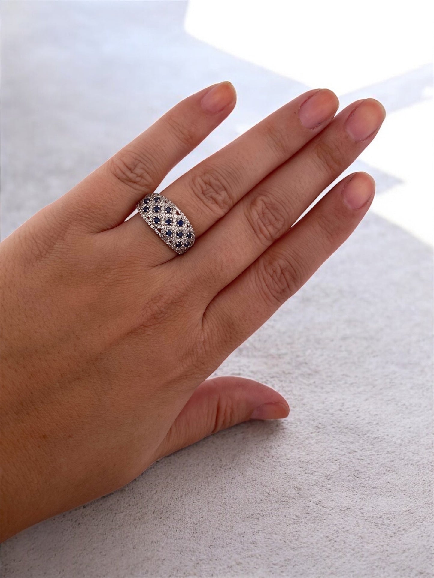 Anillo realizado en oro blanco de 18kt con pavé de diamantes. Joyas de segunda mano en Barcelona. Joyería Ian'Or. Envío gratis.