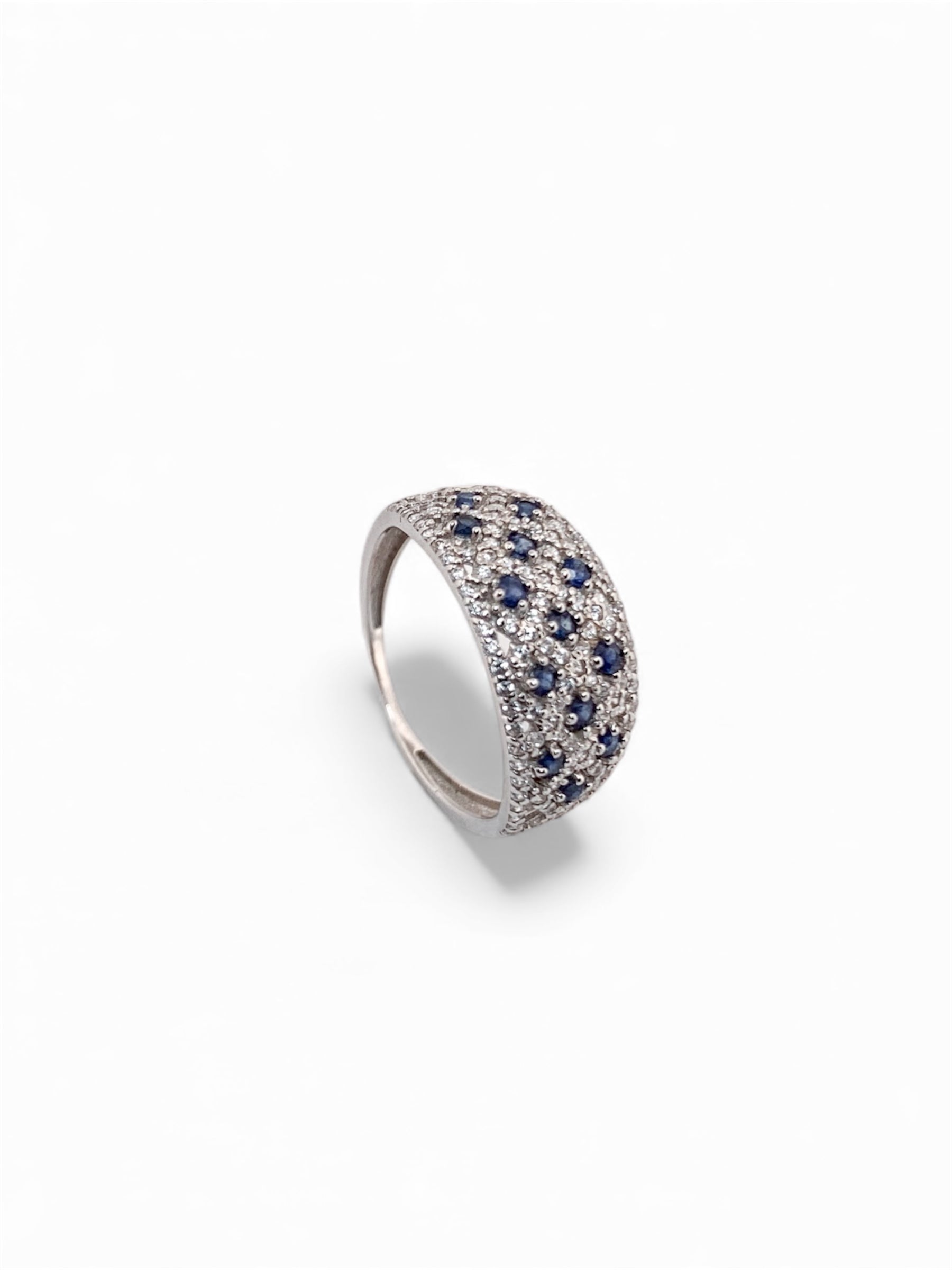 Anillo realizado en oro blanco de 18kt con pavé de diamantes. Joyas de segunda mano en Barcelona. Joyería Ian'Or. Envío gratis.