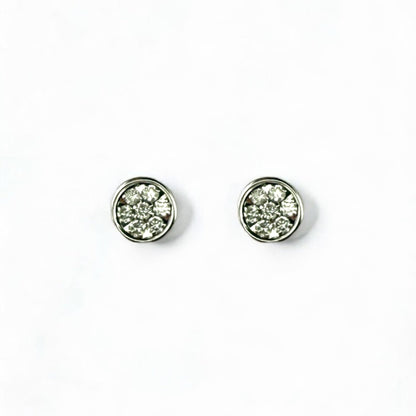 Comprar pendiente tipo dormilonas realizados en oro blanco de 18kt y 7 diamantes talla brillante en cada pendiente. Envío GRATIS. Joyería Ian'Or.

