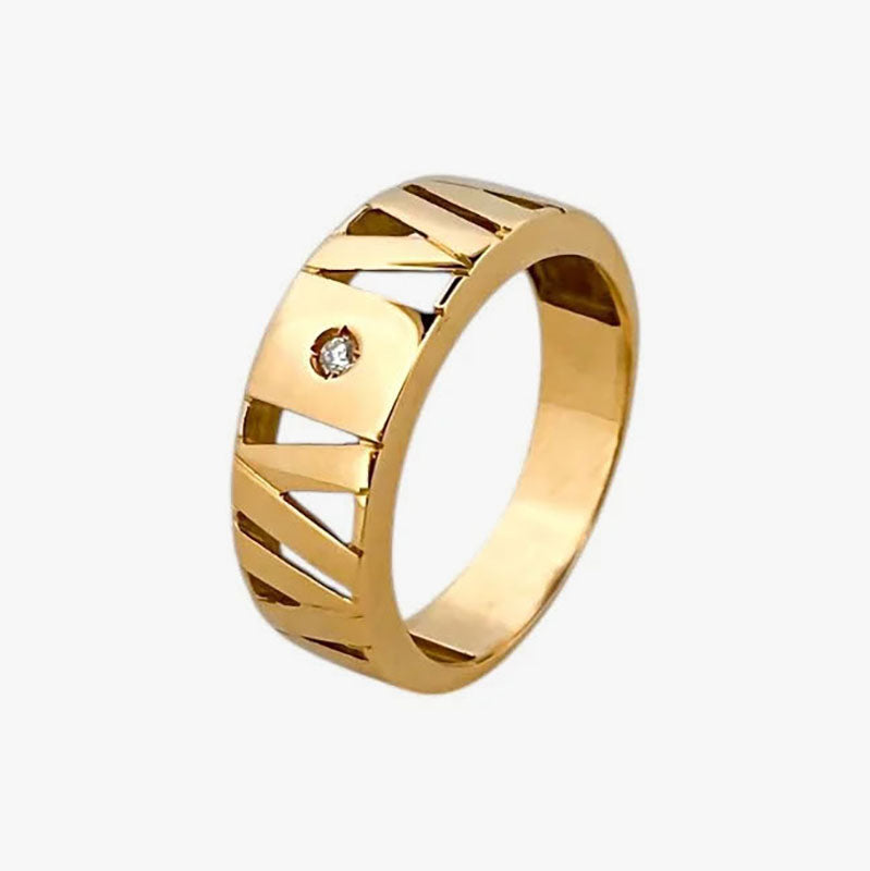 Comprar anillo calado realizado en oro amarillo de 18kt con un diamante talla brillante en la parte central. Joyas segunda mano. Joyería Ian'Or. Envío gratis.