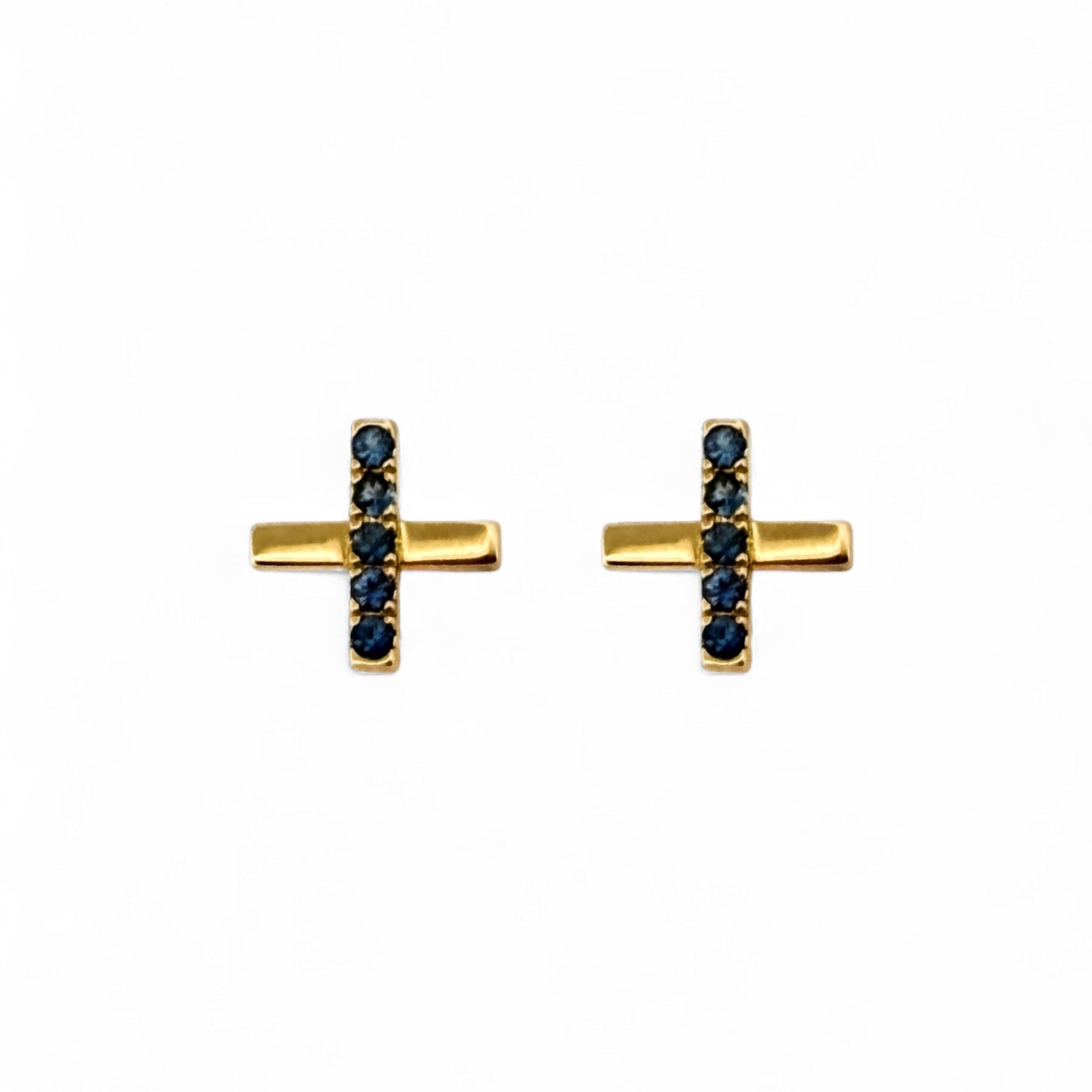 Comprar pendiente en forma de cruz realizados en oro amarillo de 18kt y 5 zafiros talla brillante en cada pendiente. Envío gratis. Joyería Ian'Or.
