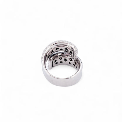 Comprar sortija de oro blanco de 18kt con pavé de diamantes talla brillante blancos, negros y marrones. Joyas con diamantes. Joyería Ian'Or. Envío gratis.