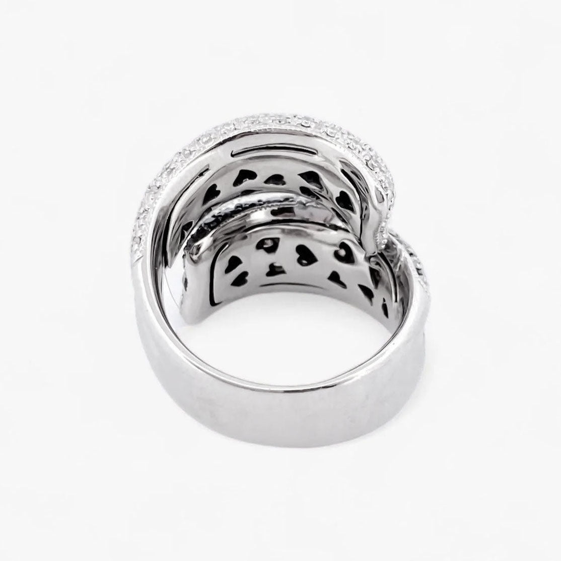 Comprar sortija de oro blanco de 18kt con pavé de diamantes talla brillante blancos, negros y marrones. Joyas con diamantes. Joyería Ian'Or. Envío gratis.