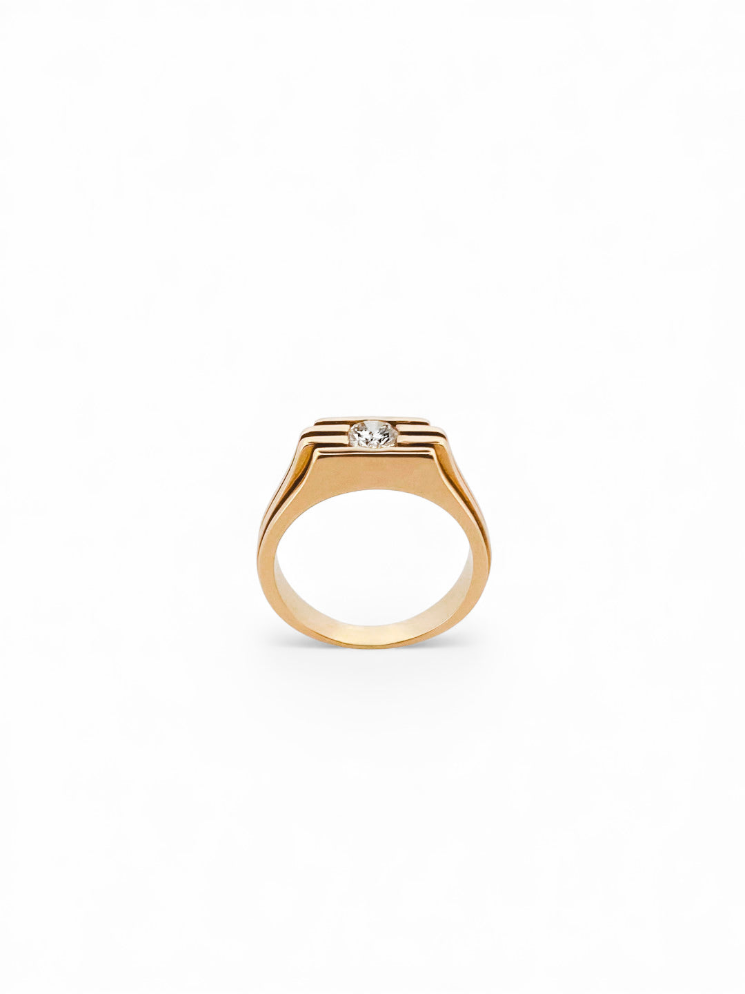 Comprar anillo tipo sello de oro amarillo de 18kt con un diamante en la parte central. Sellos de oro 18kt segunda mano.