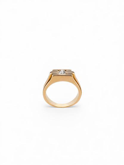 Comprar anillo tipo sello de oro amarillo de 18kt con un diamante en la parte central. Sellos de oro 18kt segunda mano.