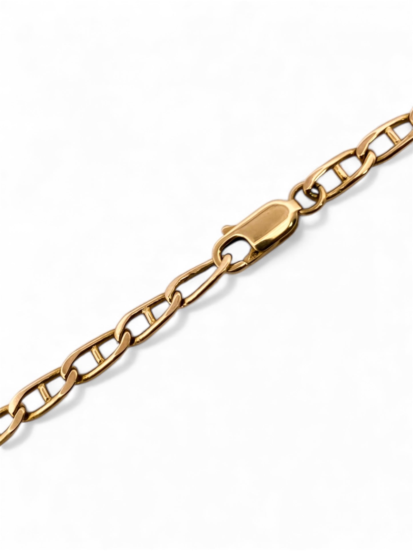 Comprar cadena de eslabones banana barra en oro amarillo de 18kt y cierre tipo mosquetón. Venta de cadenas y collares baratos. Envío gratis. Joyas restauradas.