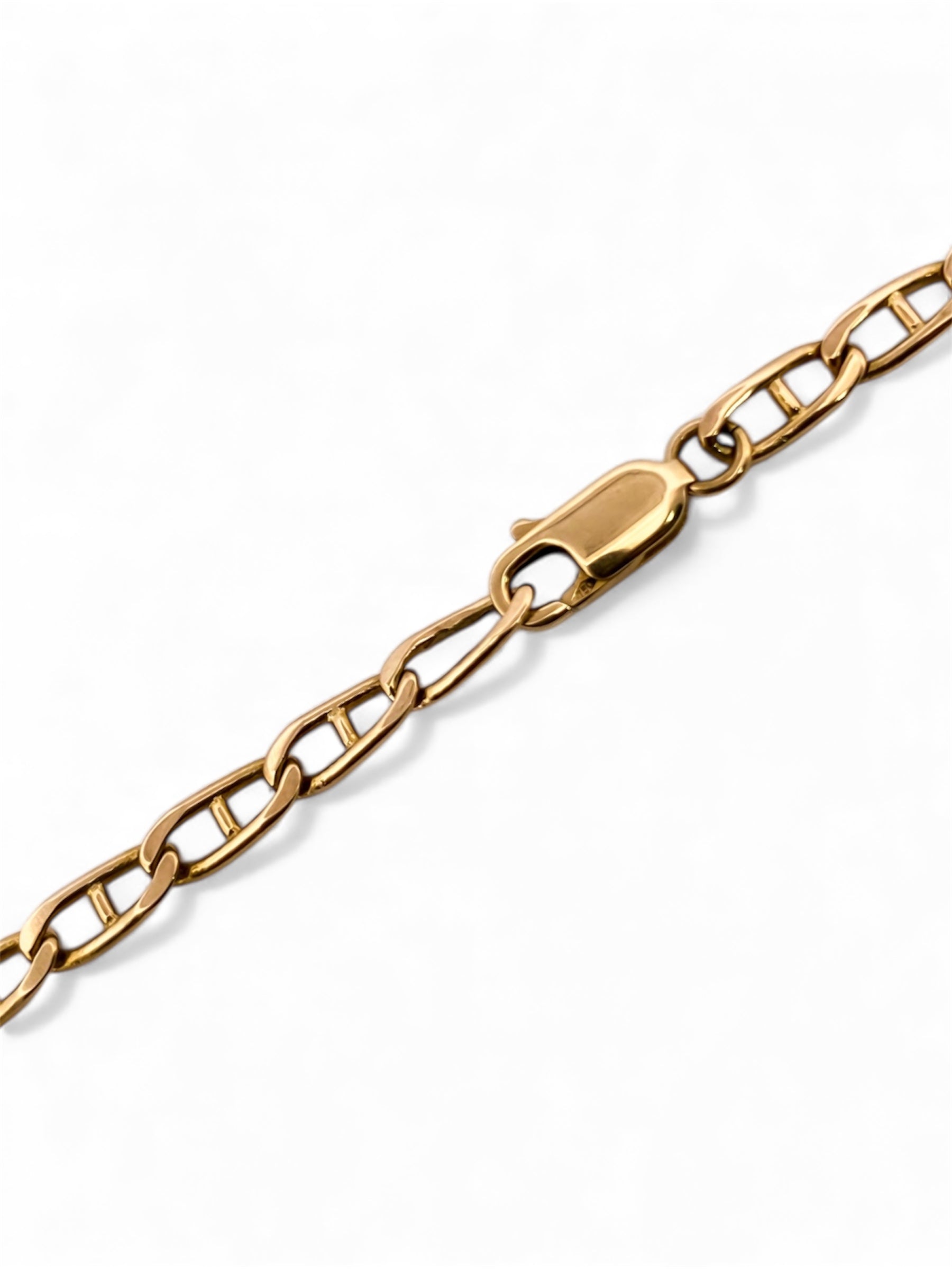 Comprar cadena de eslabones banana barra en oro amarillo de 18kt y cierre tipo mosquetón. Venta de cadenas y collares baratos. Envío gratis. Joyas restauradas.