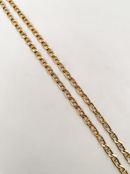 Comprar cadena de eslabones banana barra en oro amarillo de 18kt y cierre tipo mosquetón. Venta de cadenas y collares baratos. Envío gratis. Joyas restauradas.