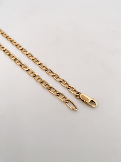 Comprar cadena de eslabones banana barra en oro amarillo de 18kt y cierre tipo mosquetón. Venta de cadenas y collares baratos. Envío gratis. Joyas restauradas.