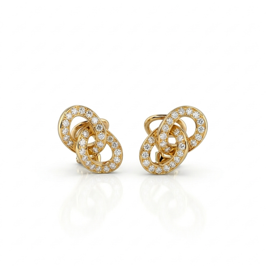 Pendientes eslabones de oro amarillo y diamantes. Tiene 21 diamantes cada uno. Cierre omega. Compro oro en Barcelona. Envío gratis. Lujo.