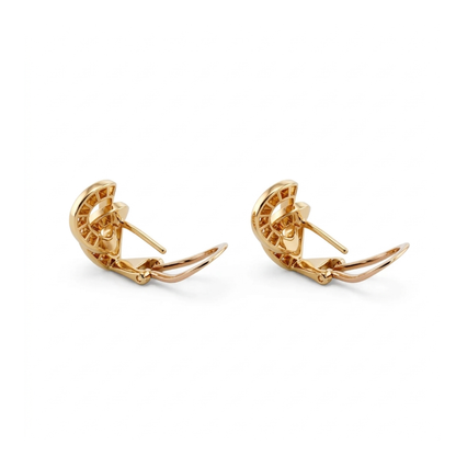 Pendientes eslabones de oro amarillo y diamantes. Tiene 21 diamantes cada uno. Cierre omega. Compro oro en Barcelona. Envío gratis. Lujo.