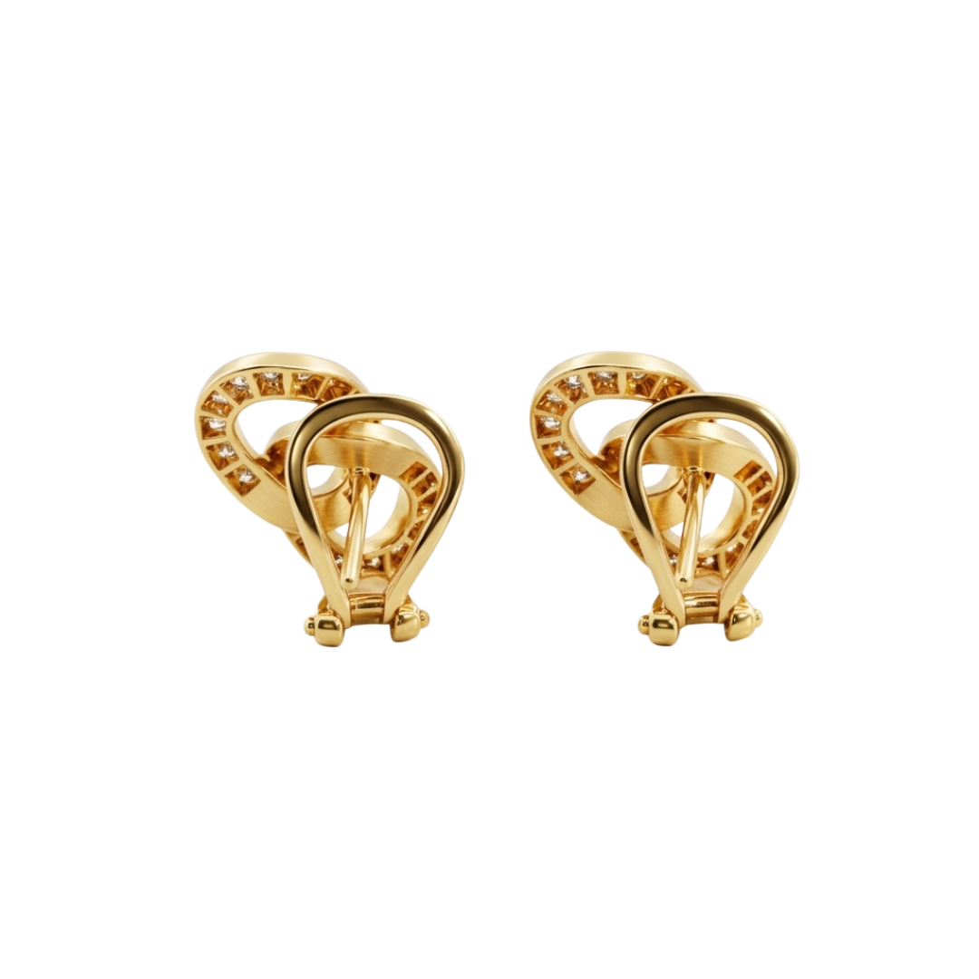 Pendientes eslabones de oro amarillo y diamantes. Tiene 21 diamantes cada uno. Cierre omega. Compro oro en Barcelona. Envío gratis. Lujo.