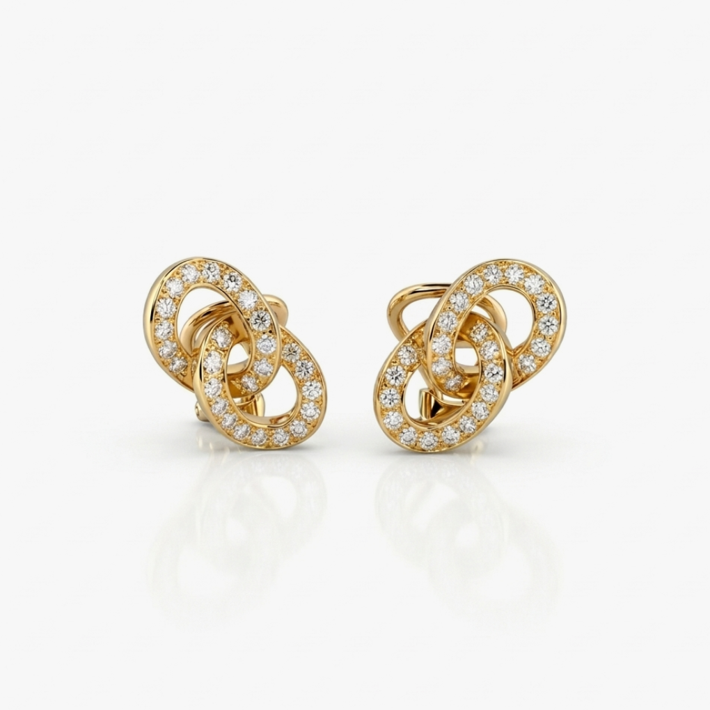 Pendientes eslabones de oro amarillo y diamantes. Tiene 21 diamantes cada uno. Cierre omega. Compro oro en Barcelona. Envío gratis. Lujo.