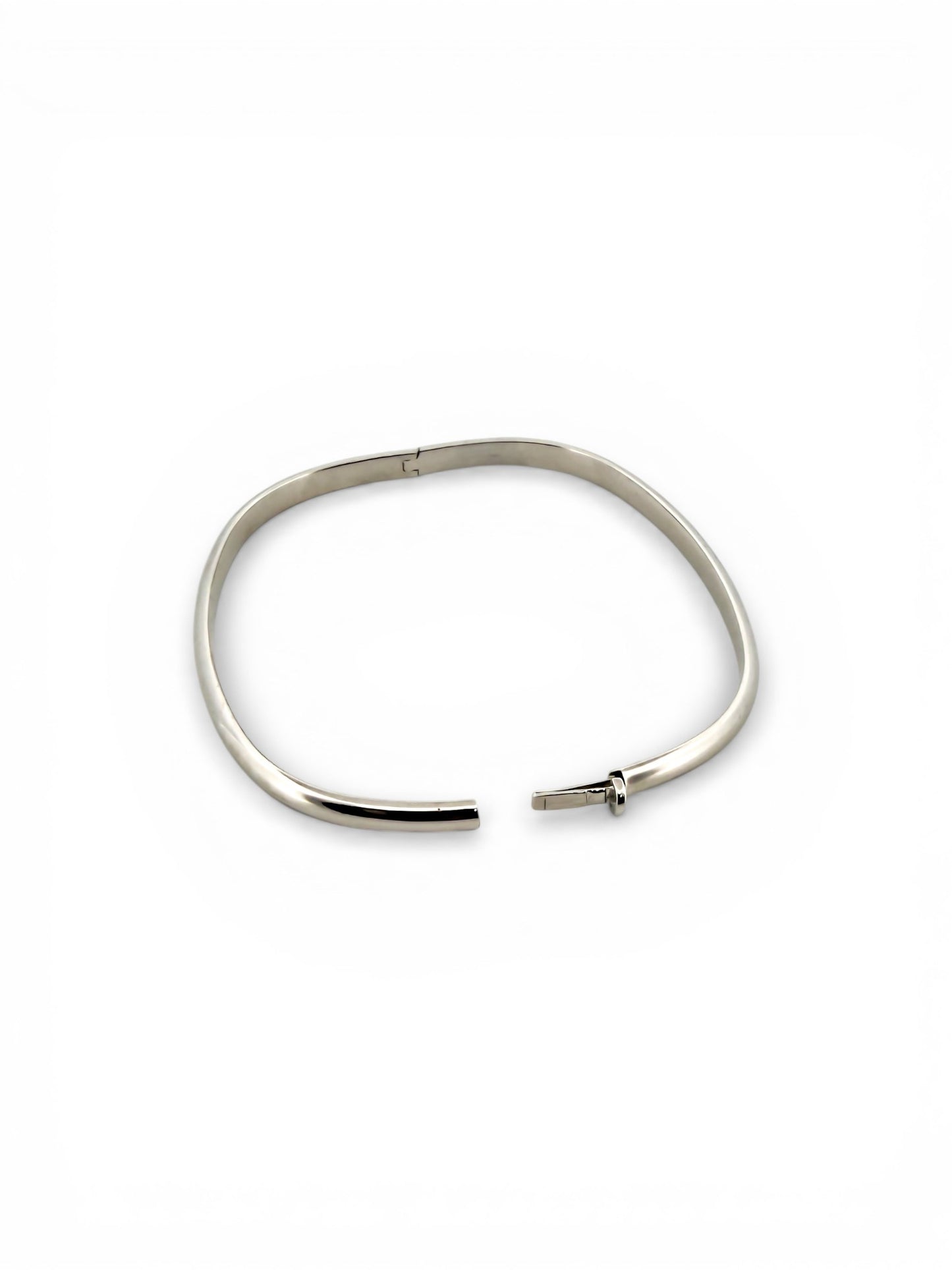 Comprar pulsera esclava de oro blanco de 18kt. Esta pulsera dispone de cierre de cajón. Joyas de segunda mano. Esclavas de oro de 18kt en Ian'Or.