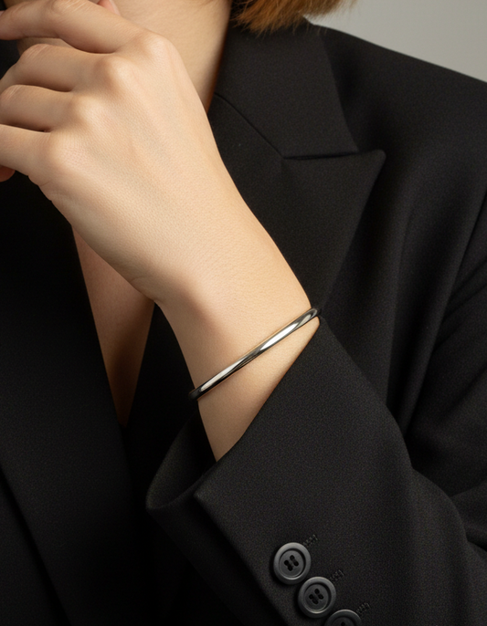 Comprar pulsera esclava rectangular de oro blanco de 18kt. Esta pulsera dispone de cierre de cajón. Joyas de segunda mano. Esclavas de oro de 18kt en Ian'Or.