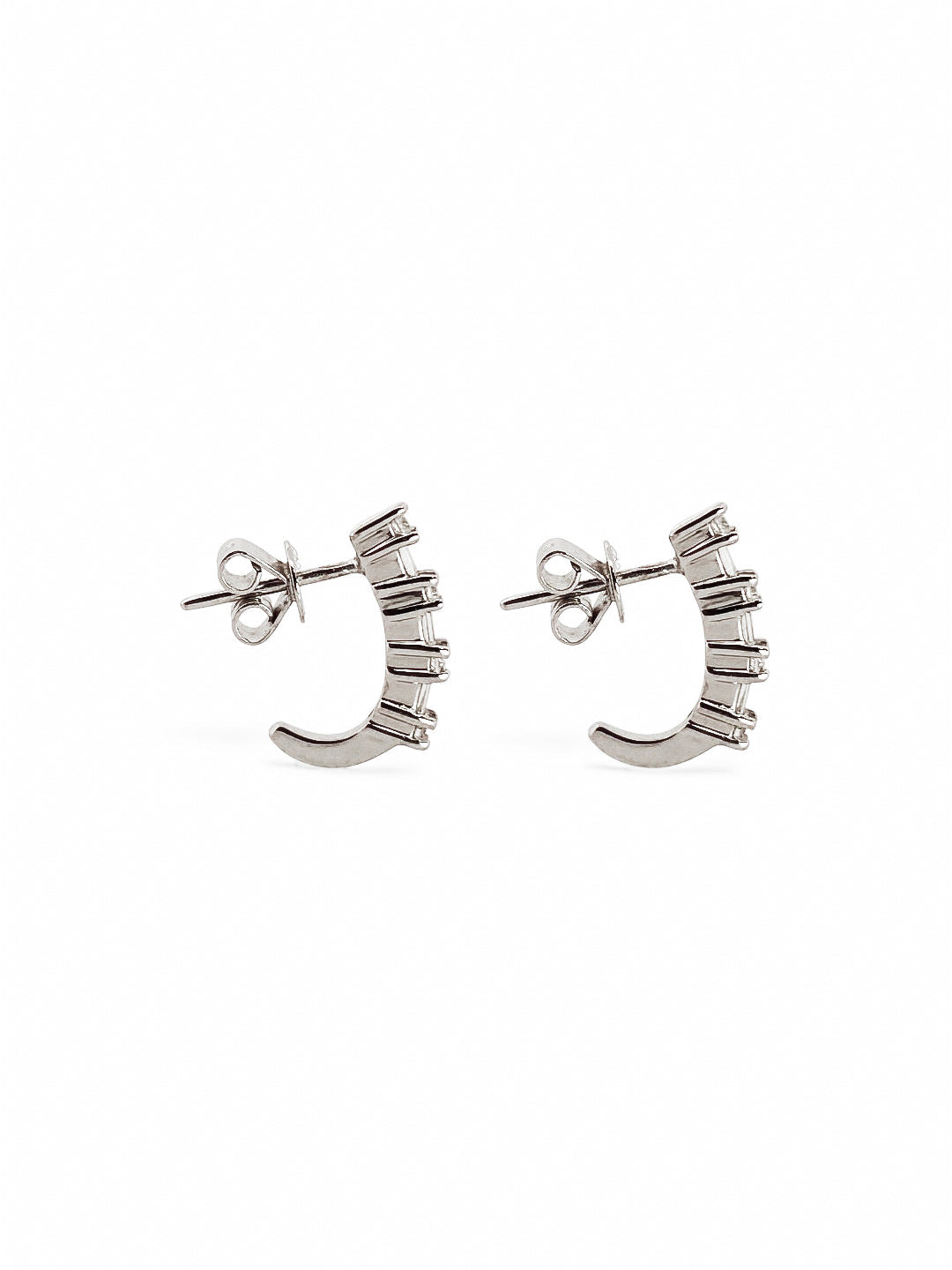 Comprar pendientes rectangulares de oro blanco de 18kt con 4 diamantes en cada pendiente. Cierre tipo presión. Joyas segunda mano. Joyas restauradas. Ian'Or.