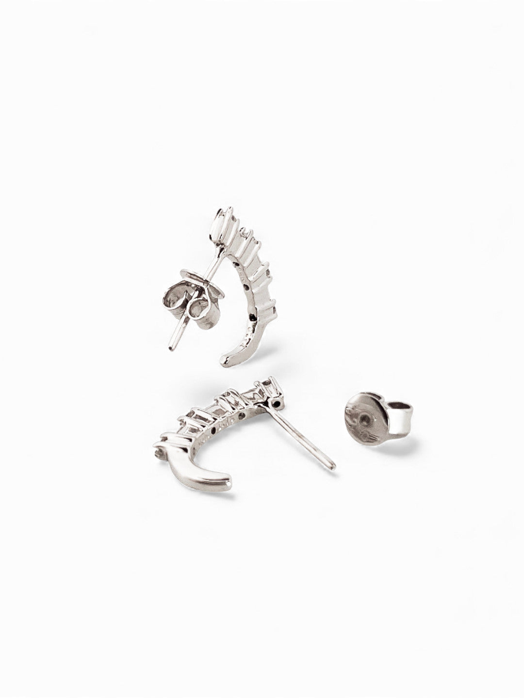 Comprar pendientes rectangulares de oro blanco de 18kt con 4 diamantes en cada pendiente. Cierre tipo presión. Joyas segunda mano. Joyas restauradas. Ian'Or.