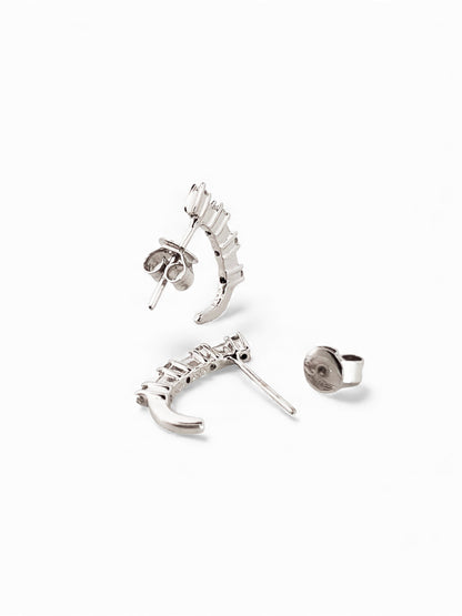 Comprar pendientes rectangulares de oro blanco de 18kt con 4 diamantes en cada pendiente. Cierre tipo presión. Joyas segunda mano. Joyas restauradas. Ian'Or.