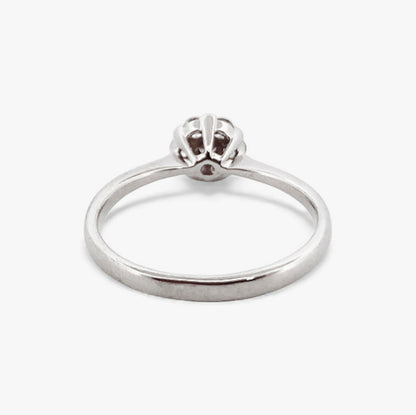 Solitario realizado en oro blanco de 18kt y flor de 7 brillantes. Joyas de segunda mano baratas. Joyería Ian'Or. Envío gratis.