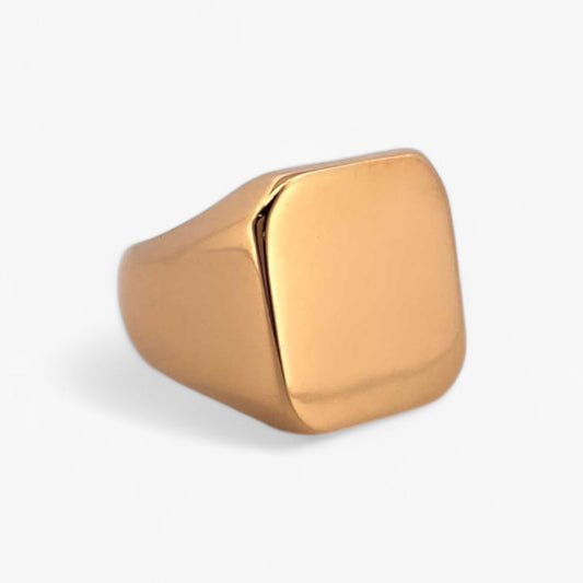 Anillo tipo sello de oro amarillo de 18kt con opción de grabado. Joyas de hombre al mejor precio. Joyas de segunda mano y restauradas. Joyas para el de oro.