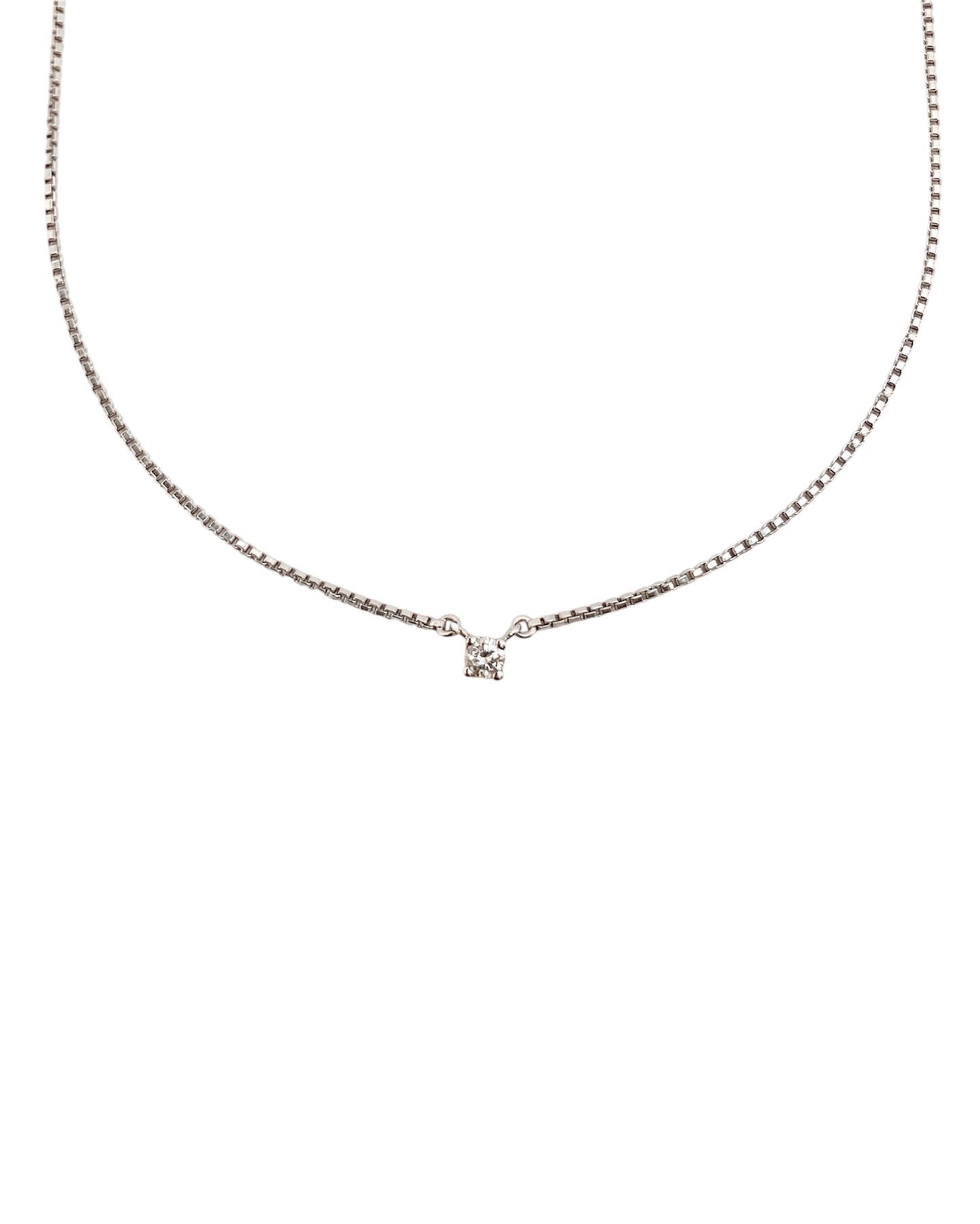 Collar con cadena tipo veneciana en oro blanco de 18kt con un solitario de brillante engastado en 4 grapas. La cadena mide 42cm. Gargantillas de oro blanco baratas