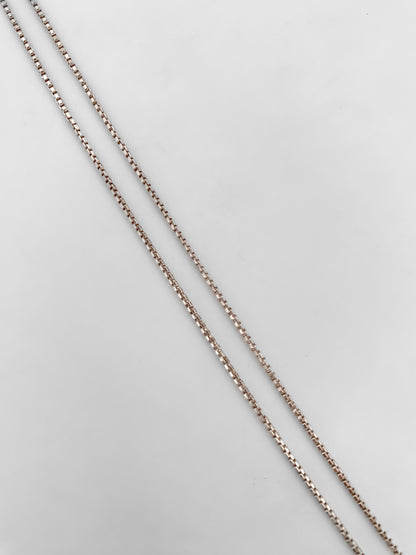 Collar con cadena tipo veneciana en oro blanco de 18kt con un solitario de brillante engastado en 4 grapas. La cadena mide 42cm. Gargantillas de oro blanco baratas