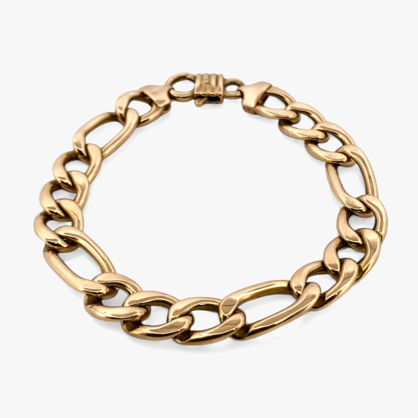 Pulsera oro amarillo de 18kt con cadena alterna barbada. La cadena mide 18cm y dispone de un cierre tipo mosquetón. Pulseras de oro 18kt al mejor precio.