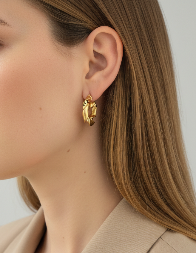 Comprar pendientes de aro tipo trenzado de oro amarillo de 18kt de 25mm de diámetro y cierre tipo criolla.Joyas de oro de 18kt. Pendientes baratos. Joyas restauradas.