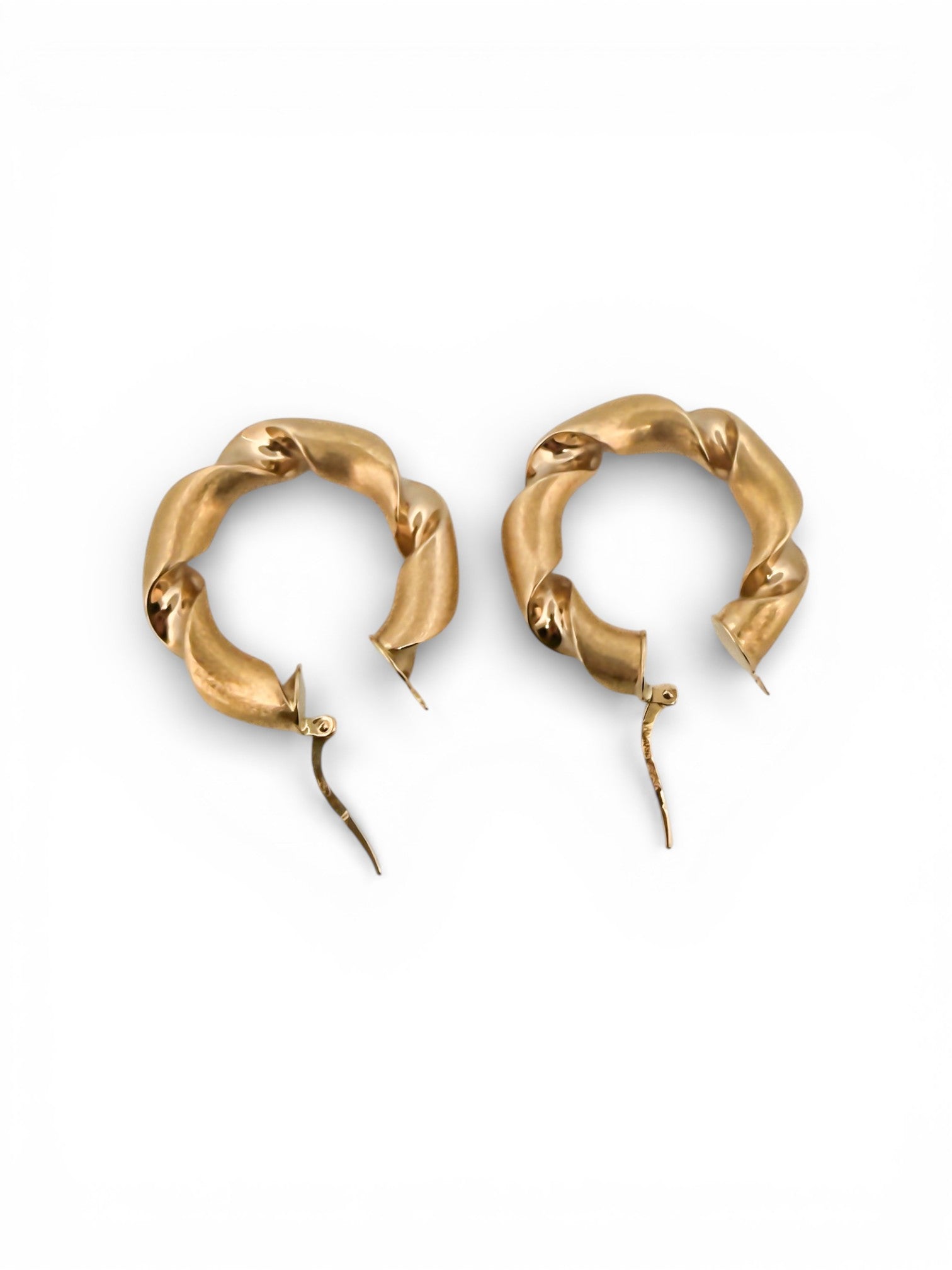 Comprar pendientes de aro tipo trenzado de oro amarillo de 18kt de 25mm de diámetro y cierre tipo criolla.Joyas de oro de 18kt. Pendientes baratos. Joyas restauradas.