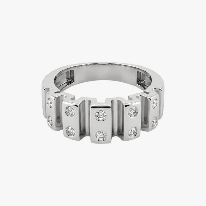 Anillo realizado en oro blanco de 18kt con diamantes talla brillante. Joyas al mejor precio, envío gratuito. Anillos de compromiso baratos.