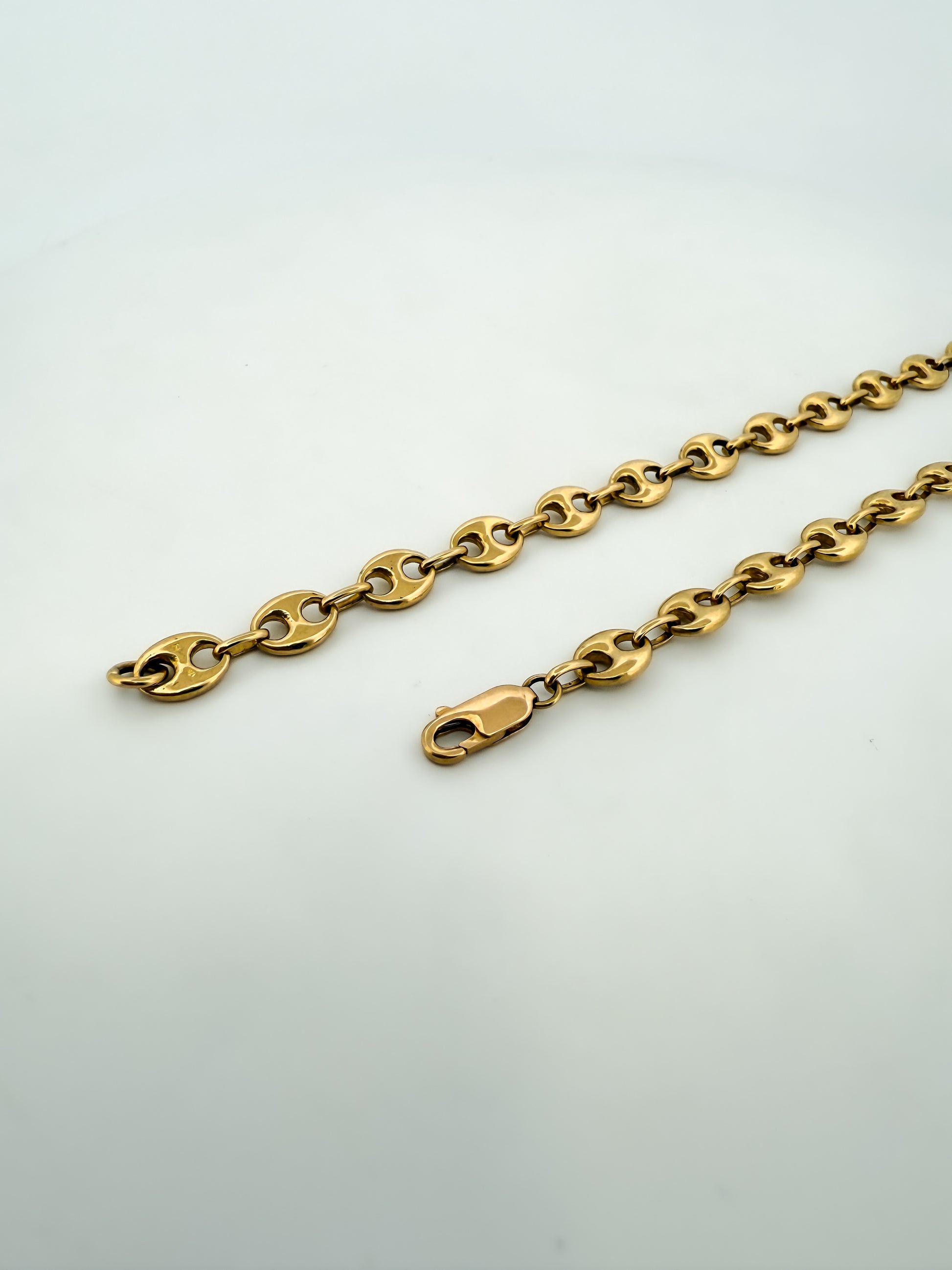 Collar de oro amarillo de 18kt de cadena de calabrote o grano de café. La cadena mide 60,5cm de largo y tiene un grosor de 6,5mm. Cadenas calabrote baratas

